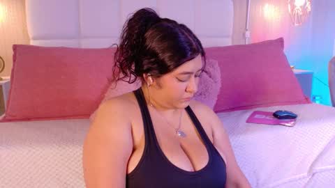 Snapshot of leah_bensoon chatting on September 11, 3:35 pm Leah online show from September 11, 3:35 pm