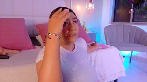 Snapshot of leah_bensoon chatting on September 13, 4:31 pm Leah online show from September 13, 4:31 pm
