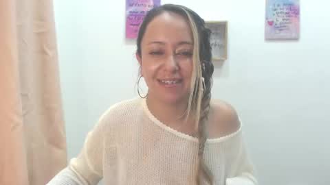 Snapshot of leah_susman chatting on February 8, 2:04 am leah_susman online show from February 8, 2:04 am