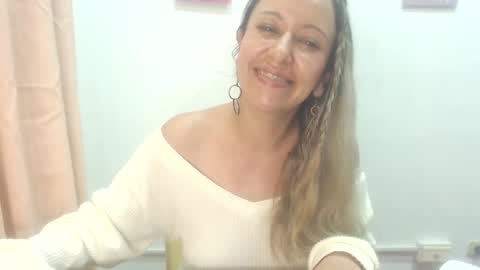 Snapshot of leah_susman chatting on March 6, 4:52 am leah_susman online show from March 6, 4:52 am