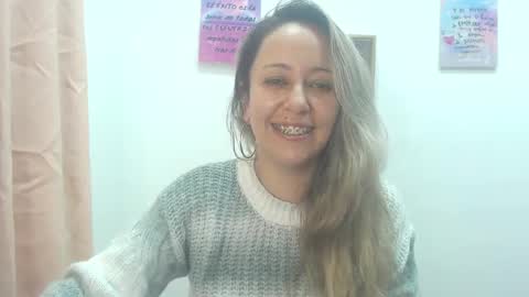 Snapshot of leah_susman chatting on March 8, 2:01 am leah_susman online show from March 8, 2:01 am