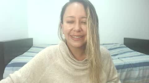 leah_susman online show from December 16, 11:38 am