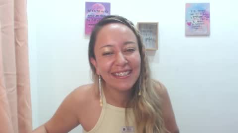 Snapshot of leah_susman chatting on February 6, 2:11 am leah_susman online show from February 6, 2:11 am