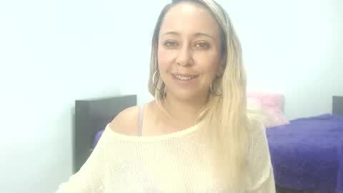Snapshot of leah_susman chatting on September 18, 2:15 am leah_susman online show from September 18, 2:15 am