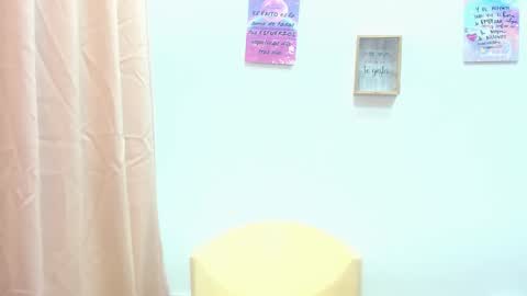 Snapshot of leah_susman chatting on December 7, 4:48 am leah_susman online show from December 7, 4:48 am