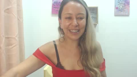 Snapshot of leah_susman chatting on March 5, 1:21 am leah_susman online show from March 5, 1:21 am