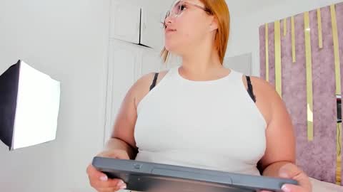 Snapshot of leahbarker chatting on February 15, 9:26 pm Leah online show from February 15, 9:26 pm