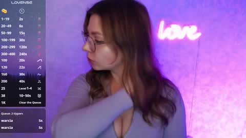 Snapshot of leahbarton chatting on March 9, 1:37 pm Leah Barton online show from March 9, 1:37 pm