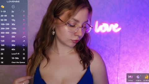 Snapshot of leahbarton chatting on January 10, 2:13 pm Leah Barton online show from January 10, 2:13 pm