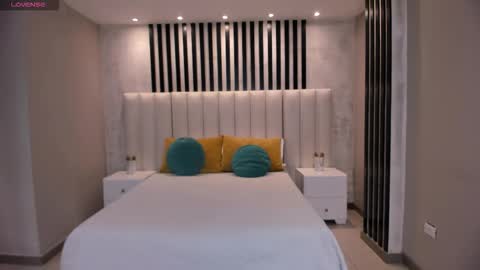 leahnovac online show from October 15, 11:22 am