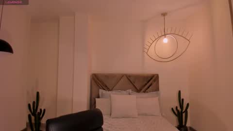 leahnovac online show from December 20, 2:13 pm