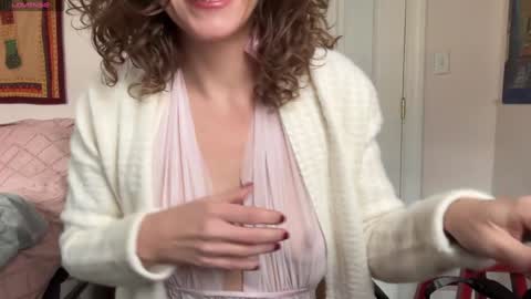 Leah Sparkles online show from December 4, 4:10 pm