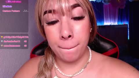 Snapshot of leahtemptation chatting on December 15, 10:07 am leah online show from December 15, 10:07 am