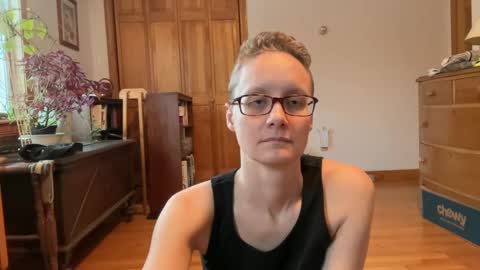 Snapshot of leahwilde chatting on February 7, 9:15 pm Lee online show from February 7, 9:15 pm