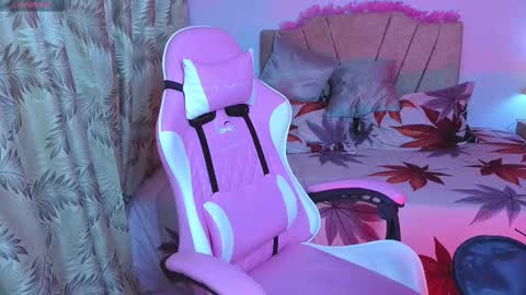 leakitten_ online show from November 5, 1:40 am