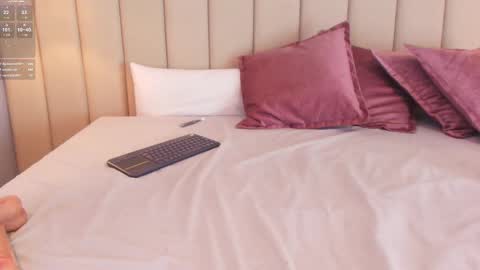 Snapshot of leamonroe__ chatting on March 9, 2:54 pm Hey Im Lea online show from March 9, 2:54 pm
