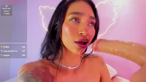 Snapshot of leamonroe__ chatting on February 24, 7:41 pm Hey Im Lea online show from February 24, 7:41 pm
