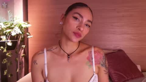 Snapshot of leamonroe__ chatting on September 17, 10:13 pm Hey Im Lea online show from September 17, 10:13 pm