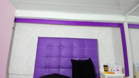 leamoreau__ online show from October 21, 11:04 am