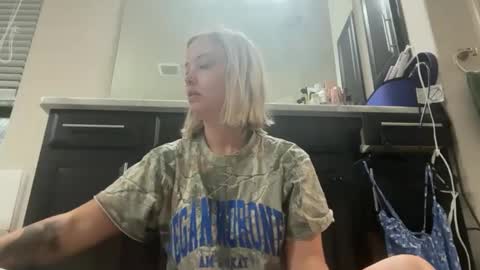 leanneluxecouple online show from September 29, 10:36 am