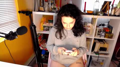 Lea Ray Pie online show from March 8, 9:40 pm