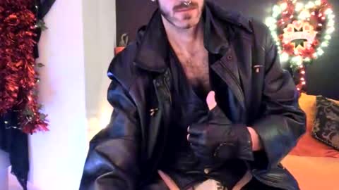 Snapshot of leatherdude69 chatting on February 12, 6:51 am leatherdude69 online show from February 12, 6:51 am