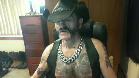 leathergreaser online show from October 29, 10:21 pm