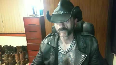 leathergreaser online show from May 16, 6:39 pm