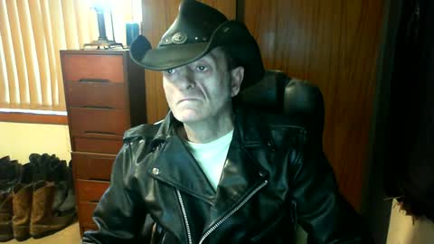 leathergreaser online show from June 26, 11:10 pm