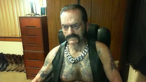 leathergreaser online show from January 26, 6:06 pm