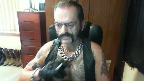 leathergreaser online show from January 29, 2:19 am