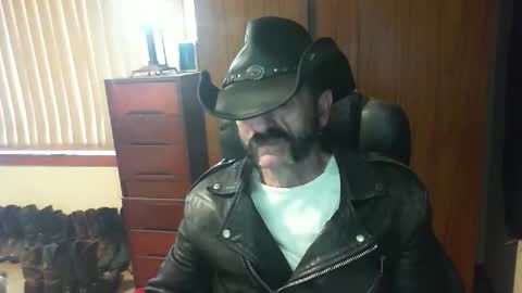 leathergreaser online show from May 22, 10:49 pm