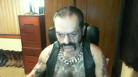 leathergreaser online show from January 22, 6:52 pm