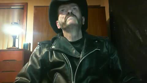 leathergreaser online show from April 14, 7:39 pm