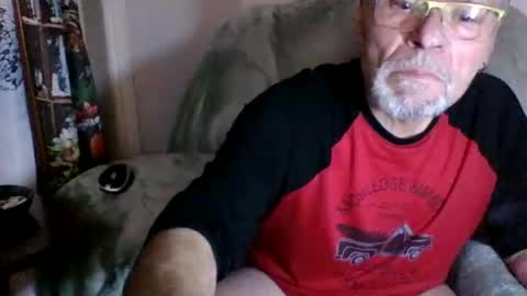 Snapshot of lebranleur71 chatting on January 1, 8:02 am lesbranleur71 online show from January 1, 8:02 am