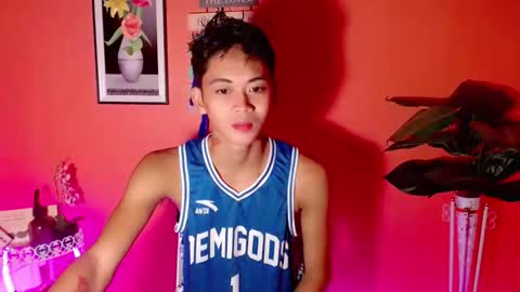 leemoreno18 online show from September 21, 9:13 am