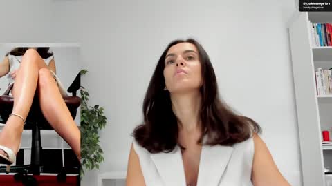 Elle  online show from September 10, 5:52 am