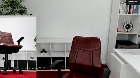 Elle  online show from October 10, 11:38 am