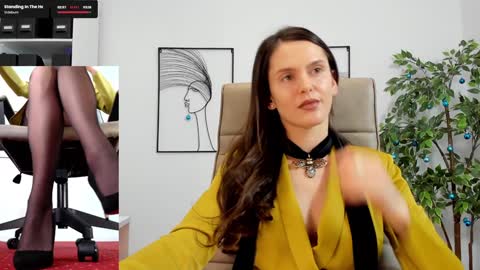 Elle  online show from December 30, 11:15 am