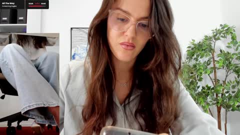 Elle  online show from January 30, 10:50 am