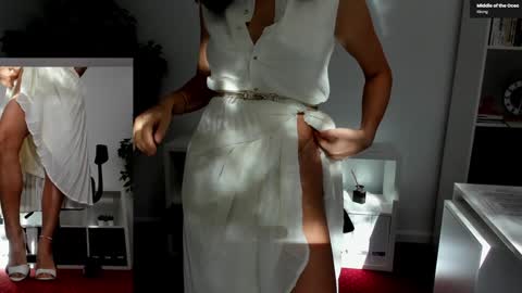 Elle  online show from September 18, 6:28 am