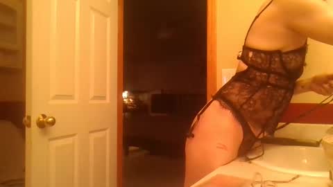 Snapshot of legzbailey chatting on September 16, 4:59 am taylor babe1 online show from September 16, 4:59 am