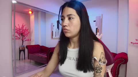Snapshot of leia_queens chatting on March 5, 11:17 am Leia. online show from March 5, 11:17 am