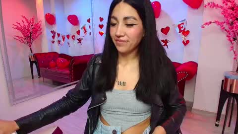 Snapshot of leia_queens chatting on February 17, 5:23 pm Leia. online show from February 17, 5:23 pm
