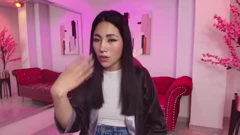 Snapshot of leia_queens chatting on March 12, 6:11 pm Leia. online show from March 12, 6:11 pm