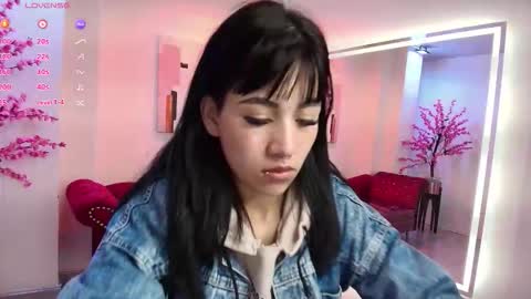 Snapshot of leia_queens chatting on September 16, 11:23 am Leia. online show from September 16, 11:23 am