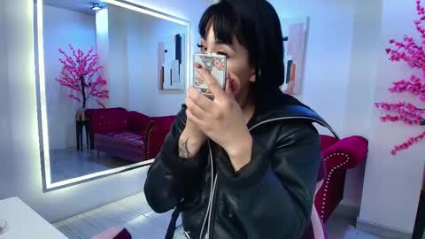 Leia.  online show from October 8, 5:30 pm