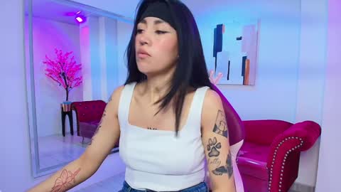 Snapshot of leia_queens chatting on January 27, 2:13 pm Leia. online show from January 27, 2:13 pm