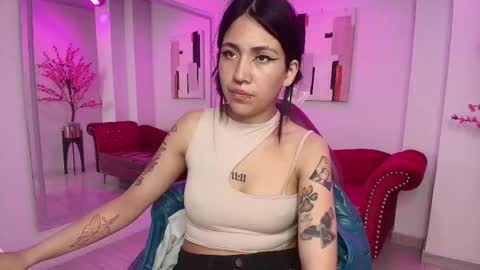Snapshot of leia_queens chatting on March 7, 2:56 pm Leia. online show from March 7, 2:56 pm