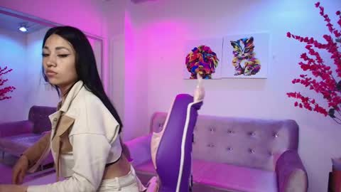 Snapshot of leia_queens chatting on March 10, 11:12 am Leia. online show from March 10, 11:12 am